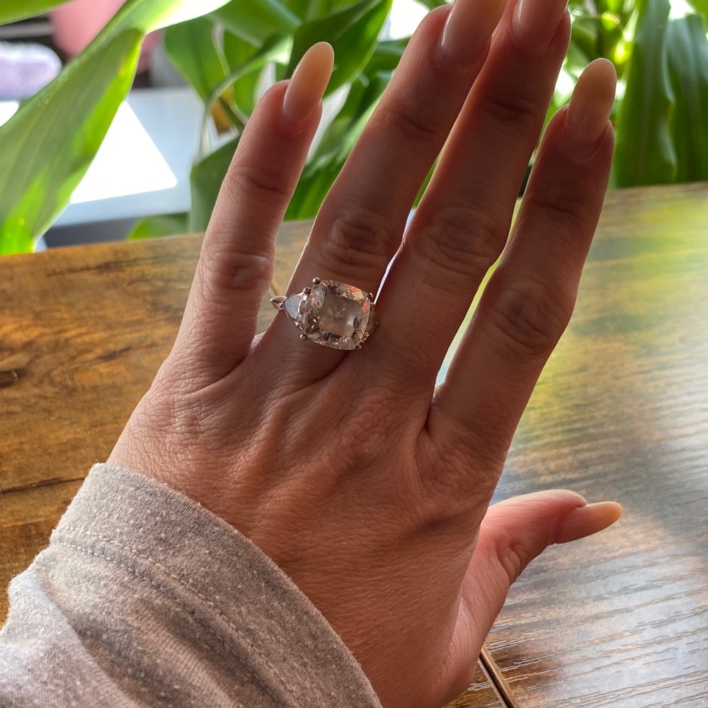 Elegant Silver Ring with Clear Gemstone